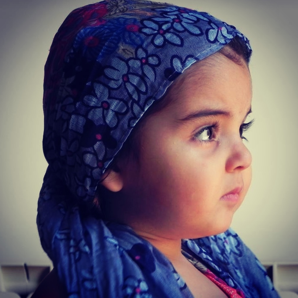 باز باران با ترانه ؛ می زند بر شانه ام دست ، میکند رقص... باز باران باز باران...