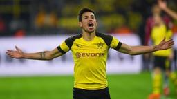 عملکرد فوق العاده دفاعی که به عنوان هافبک بازی می کند.