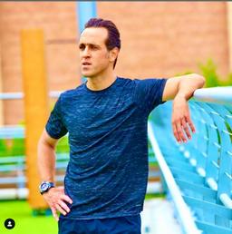 علی کریمی: اسطوره فوتبال ایران