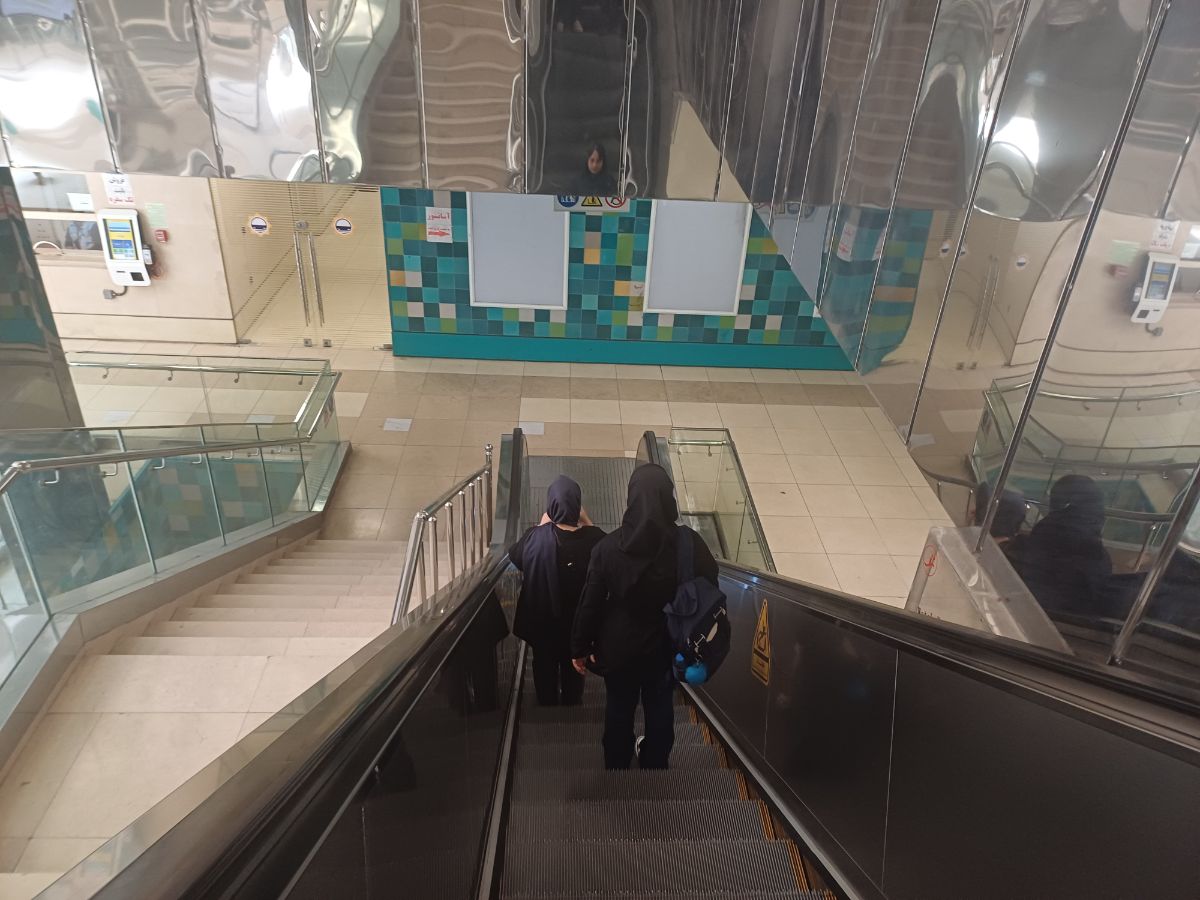 * دومین بار مترو، دوتا بی مغز وقتی برای اولین بار از خیابون تنهایی رد شدن