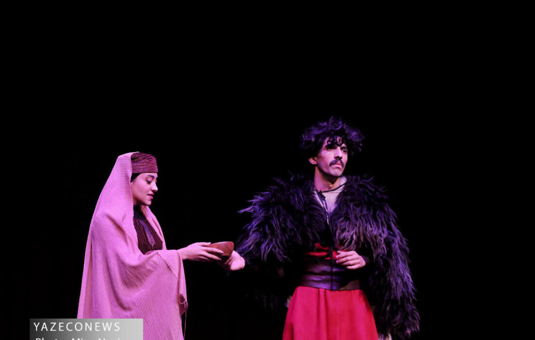 دومرول اسطورهای است که ضداسطورهی خود را میپرورد. انسانی که همزمان قهرمان و شکستخورده، سرکش و مطیع، عاشق و ناتوان است.