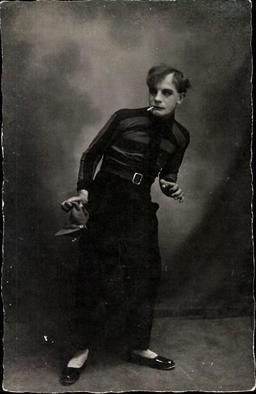 بازیگری عشق کودکی‌ام