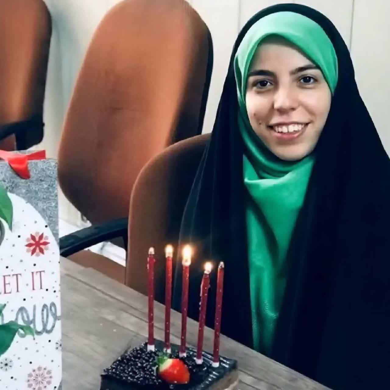 این دختر ساده و بی آلایش ، دختر مقام اول نظامی این کشور بوده ! شهیده فرشته باقری دختر سرلشگر باقری 💔