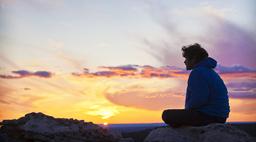 خودآگاهی چیست و چگونه می‌توانیم به آن برسیم؟