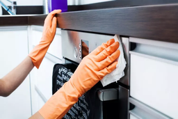 روش مناسب پاک کردن لکه کابینت‌ها چیست؟