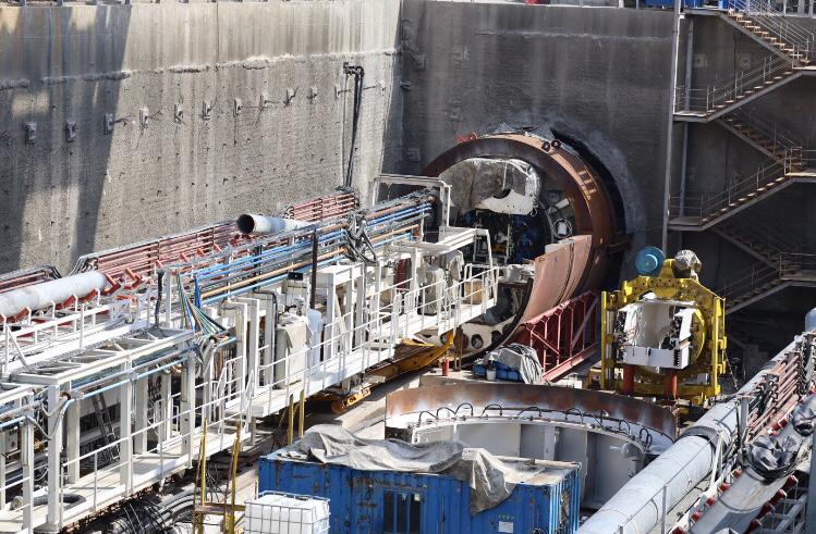 شکل ۵- مونتاژ شیلدهای ماشین سبلان (صادق طریق ازلی، ۱۴۰۳)