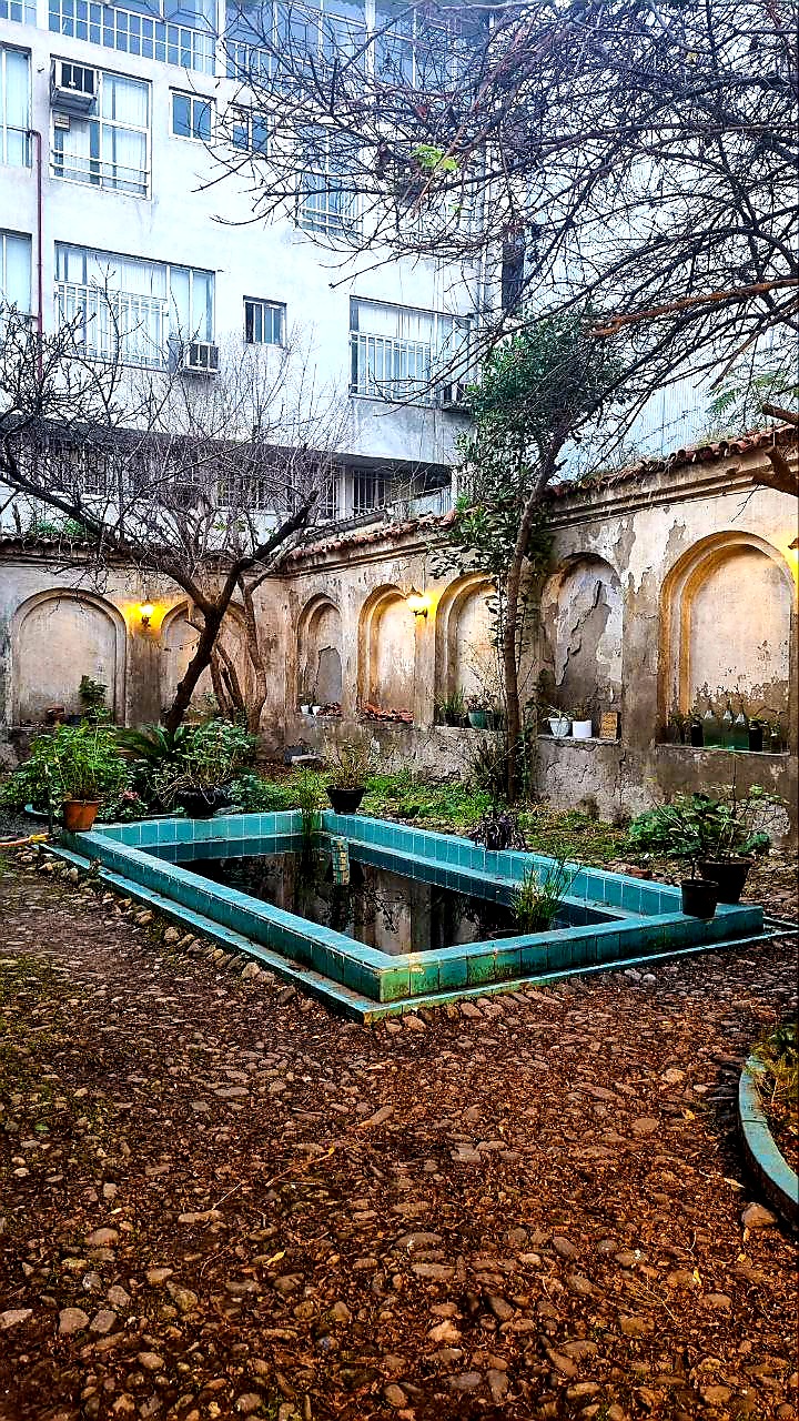 خونه ای که از گزند بساز بفروش ها در امان مونده بود..