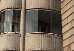 انواع بالکن‌های شیشه‌ای در کرج + کاربرد آنها