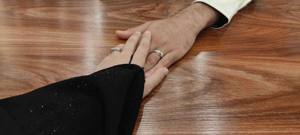 رفتیم همان هتل، توی کافهاش نشستیم و به جوانهایی نگاه کردیم که مثل دو سال پیش ما آمده بودند برای خواستگاری. کلی خندیدیم.