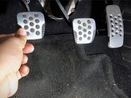 چرا کلاچ ماشین بالا نمی آید؟ درک عملکرد و عیب یابی مشکلات کلاچ