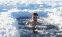 شنای زمستانی و فواید آن برای سلامتی و زیبایی