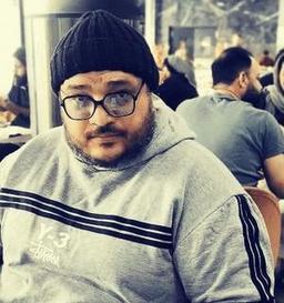 بزرگ زاده با نمایش خیابانی شهروند ساده در جشنواره قدمگاه