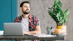 یک برنامه نویس فریلنسر چه کاری باید انجام بده ؟