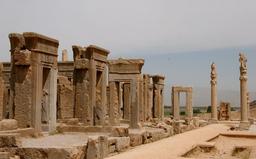 ایرانیان و قرنی که گذشت: فراسوی سیاه و سفید