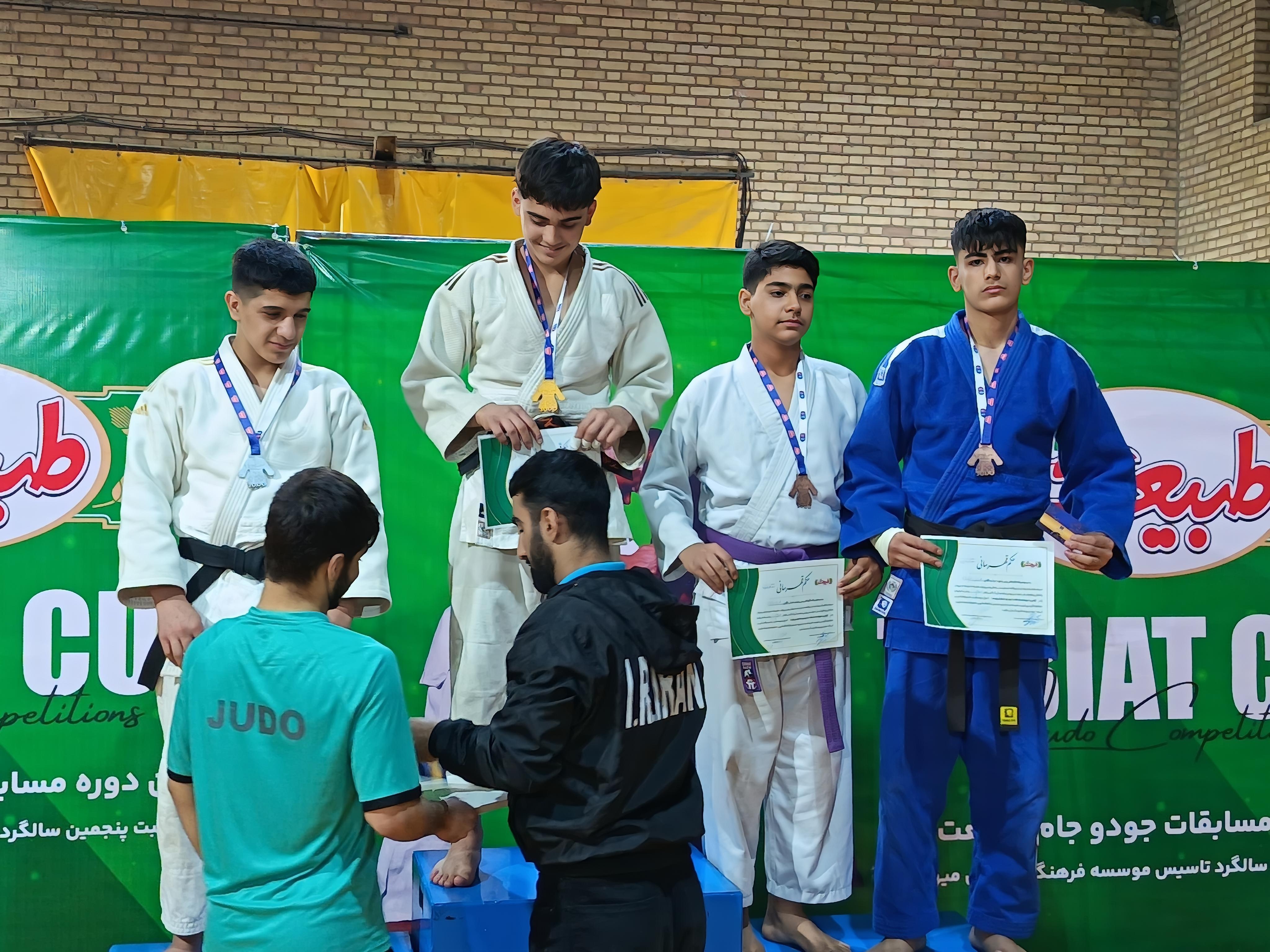 کسب مدال برنز مسابقات چند جانبه کشوری توسط نونهال اسلامشهری از پایگاه قهرمانی واوان. کسب مدال برنز مسابقات چند جانبه کشوری توسط نونهال اسلامشهری از پایگاه قهرمانی واوان. این رقابت‌ها با شرکت ۱۳۷ ورزشکار و حضور ۱۳ تیم از استان‌های خوزستان، مرکزی، مازندران، قزوین، خراسان، البرز و تهران برگزار شد و جودوکاران در اوزان مختلف به رقابت پرداختند. و محمدامین بختیاری در ورزن منفی73 کیلوگرم مدال برنز را از آن خود کرد.