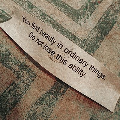 تو زیبایی رو توی چیز‌های معمولی پیدا می‌کنی، این توانایی رو از دست نده.