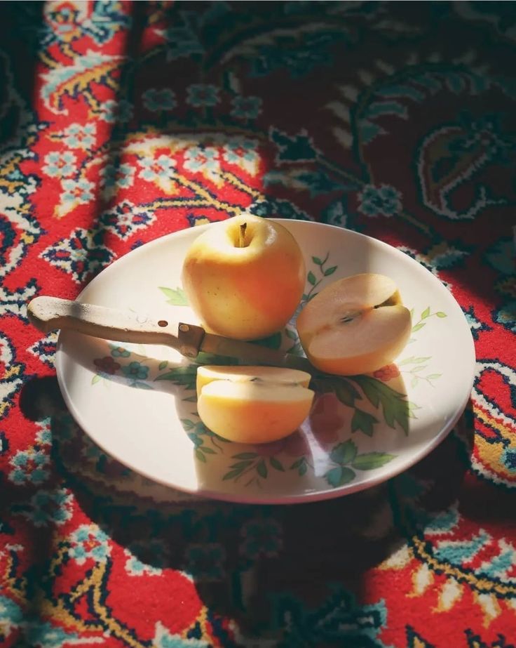 دوست دارم سیب باشم