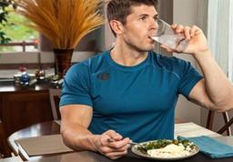 چرا نباید همراه میوه آب بنوشید؟