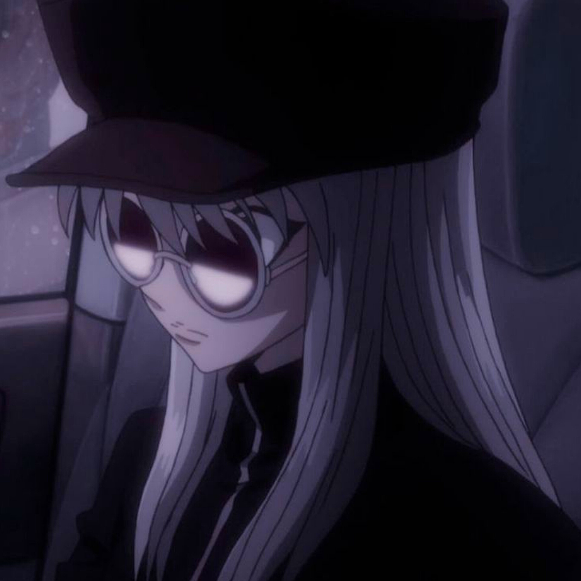 کوراپیکا در یک لباس دیگر مبدل زنانه