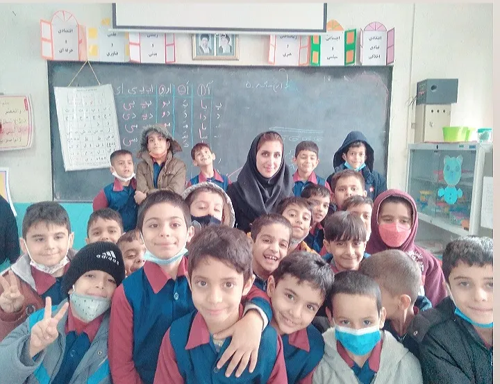 معلم ابتدایی کلاس 