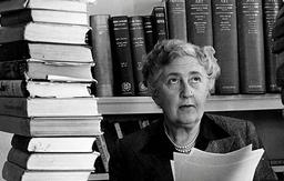 چالش کتابخوانی طاقچه: قتل راجر آکروید، بهترین رمان جنایی تاریخ