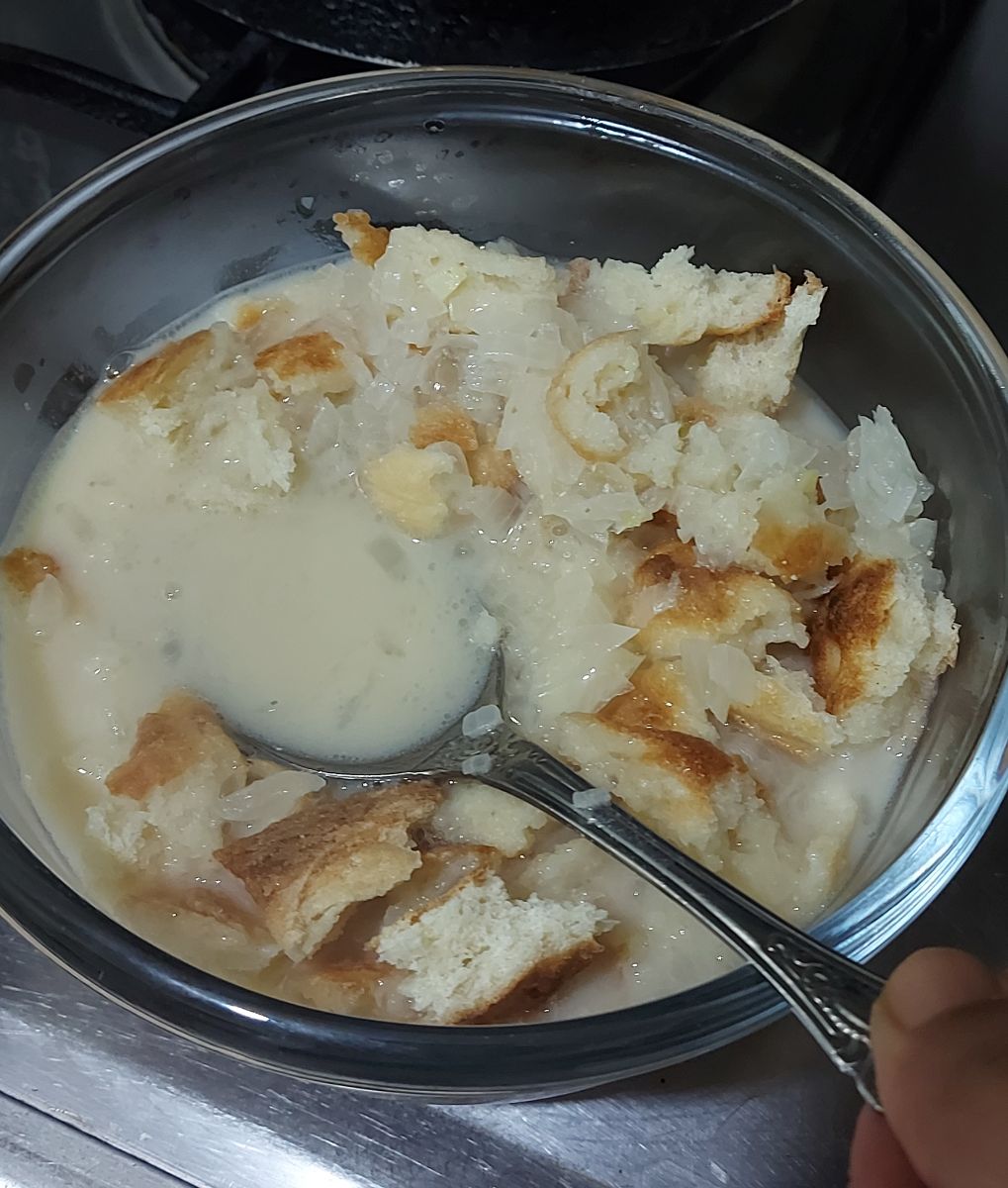 نون رو توی کشک تیکه می‌کنیم 