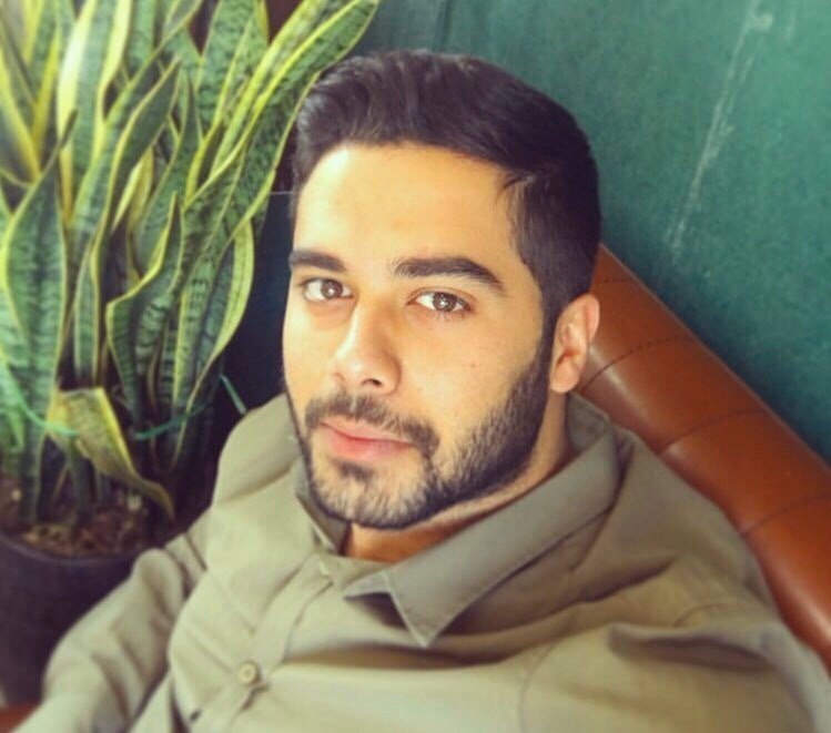 عکس متعلق به آقایی به نام "علیرضا افشار" هست