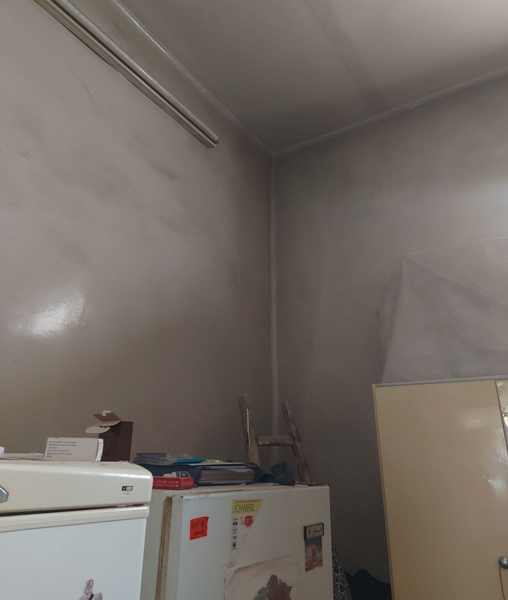 دیوارهایی به رنگ ذغال 