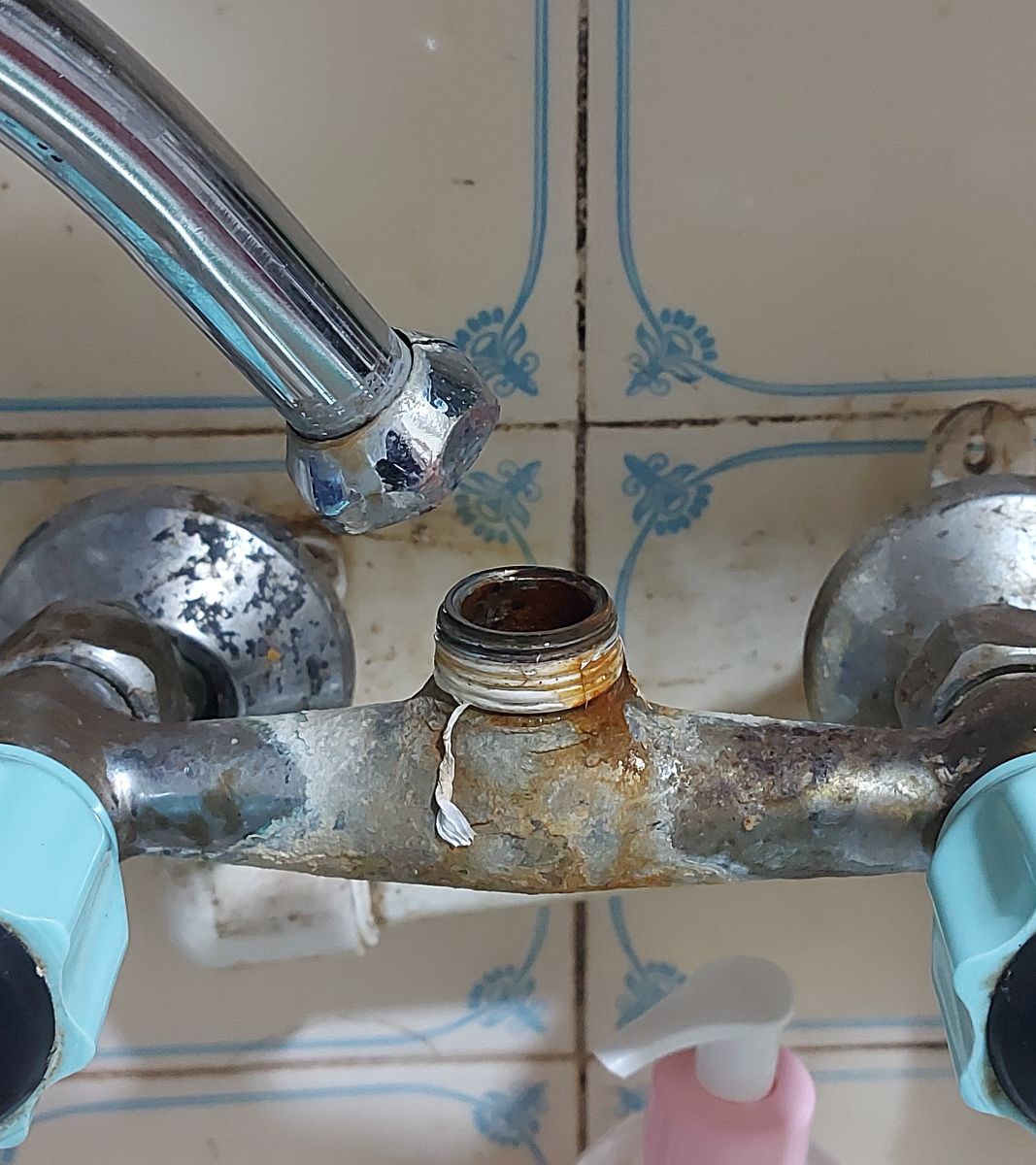 شیر آب خراب 