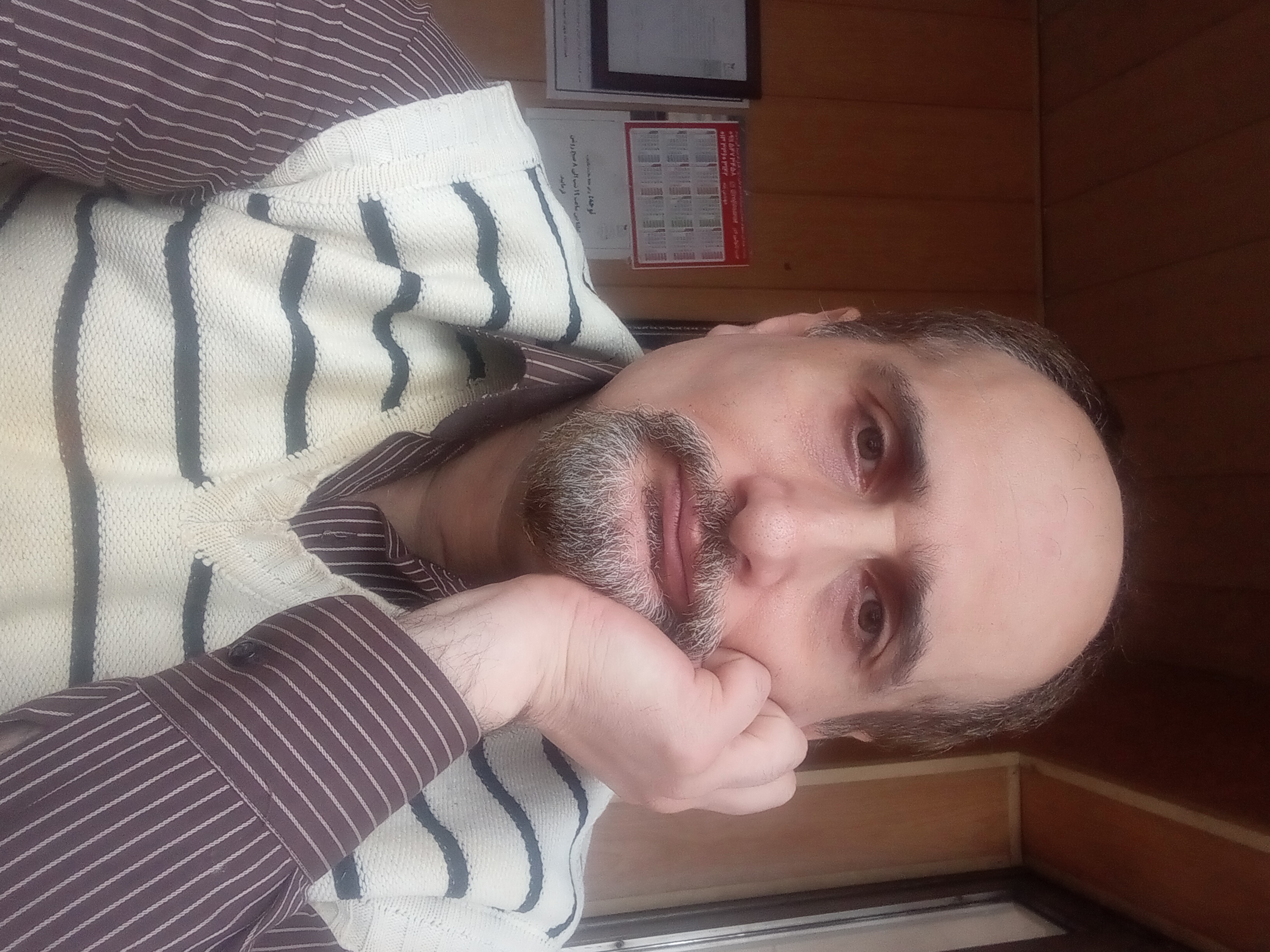 سایه ام را روی دیوار دوست دارم