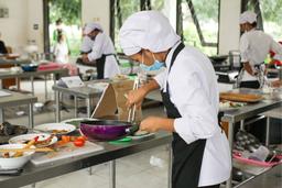 نکاتی برای انتخاب و نگهداری بهتر لباس کار و یونیفرم آشپز و سرآشپز