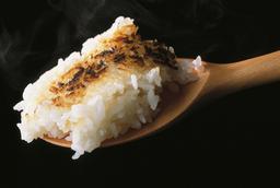 چگونه بوی سوختگی برنج رو از بین ببریم؟