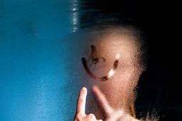 چطوری از بخار گرفتن آینه حمام جلوگیری کنیم