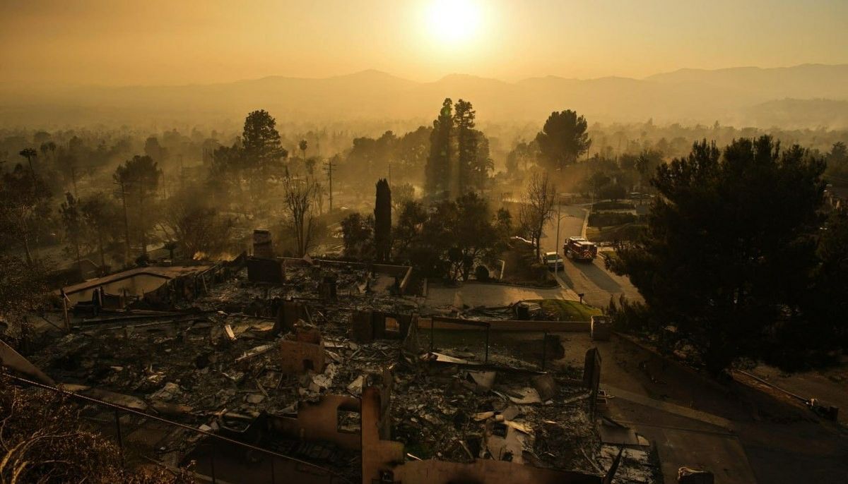 ویرانه‌ای که می‌بینید، زودتر از آنچه ما انتظار داریم بازسازی می‌شود. فقط ما می‌مانیم و مملکت خودمان که روزبه‌روز در آتش بی‌تدبیری خواهد سوخت.