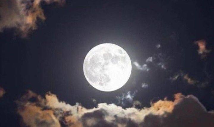 و ماه خندید و خندید و خندید...:)