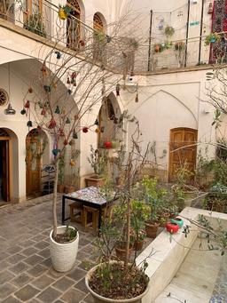 آمدم نبودید نیایید نیستم