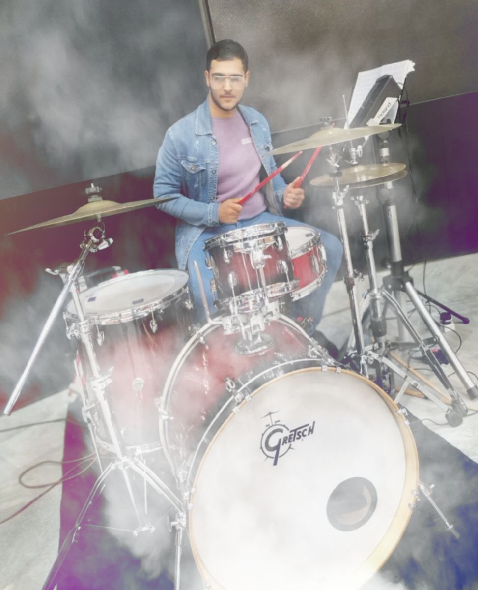 نوازندگی درامز