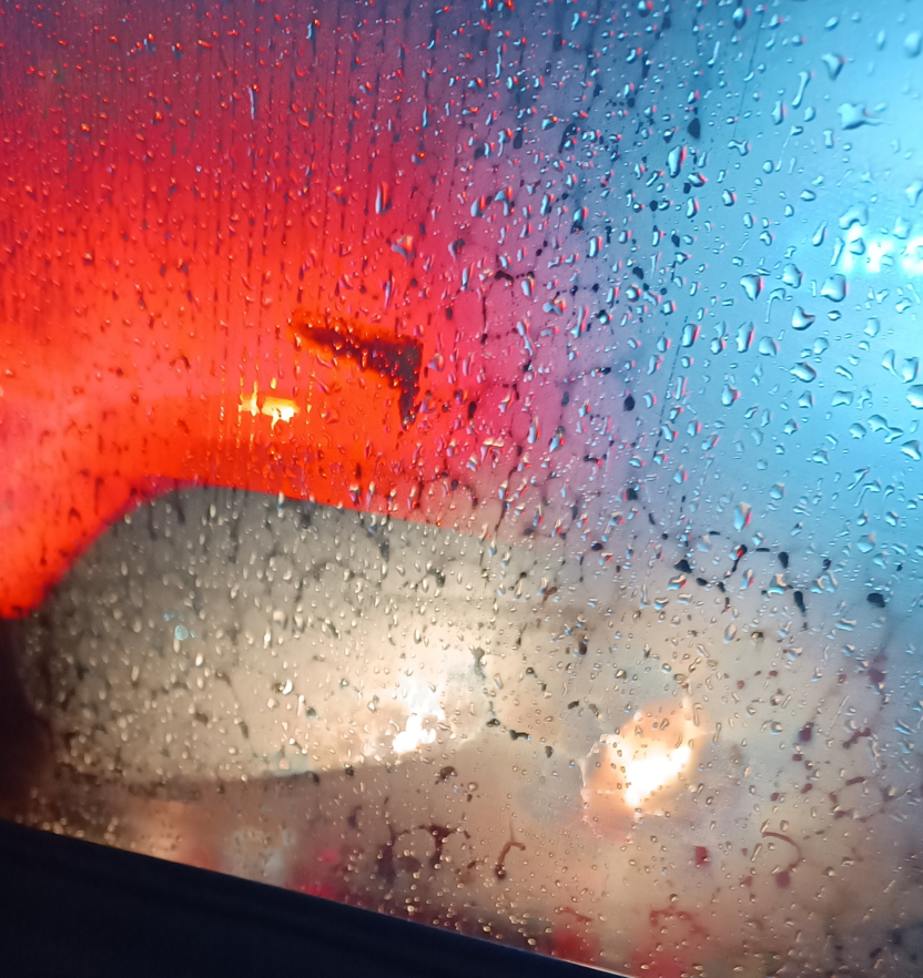 از معدود روزهای بارانی پاییز امسال