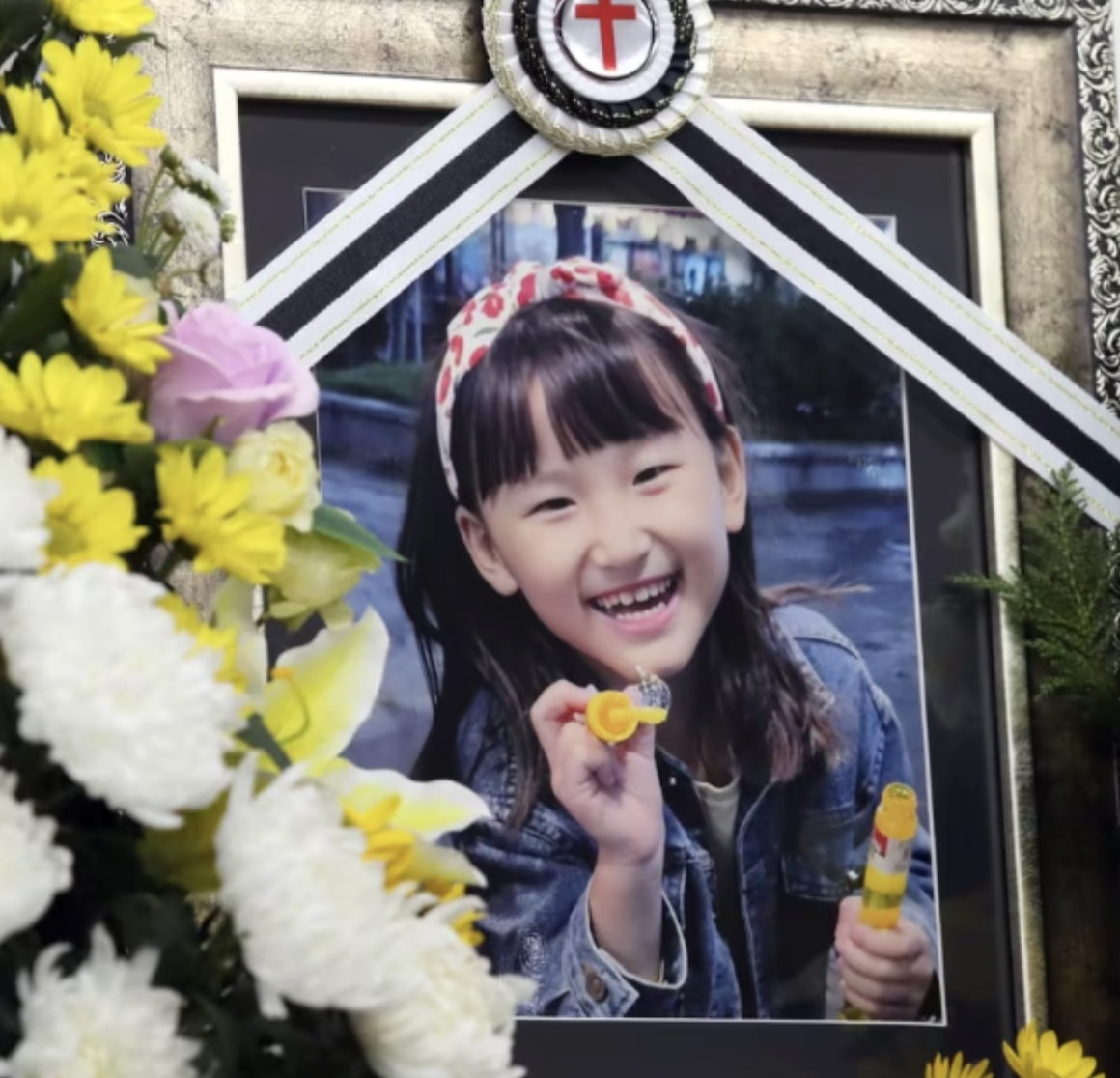 معلم کره‌ای پس از اینکه دانش‌آموز ۸ ساله‌اش را برای «می‌خواهم با کسی بمیرم» با چاقو به قتل رساند، خندید