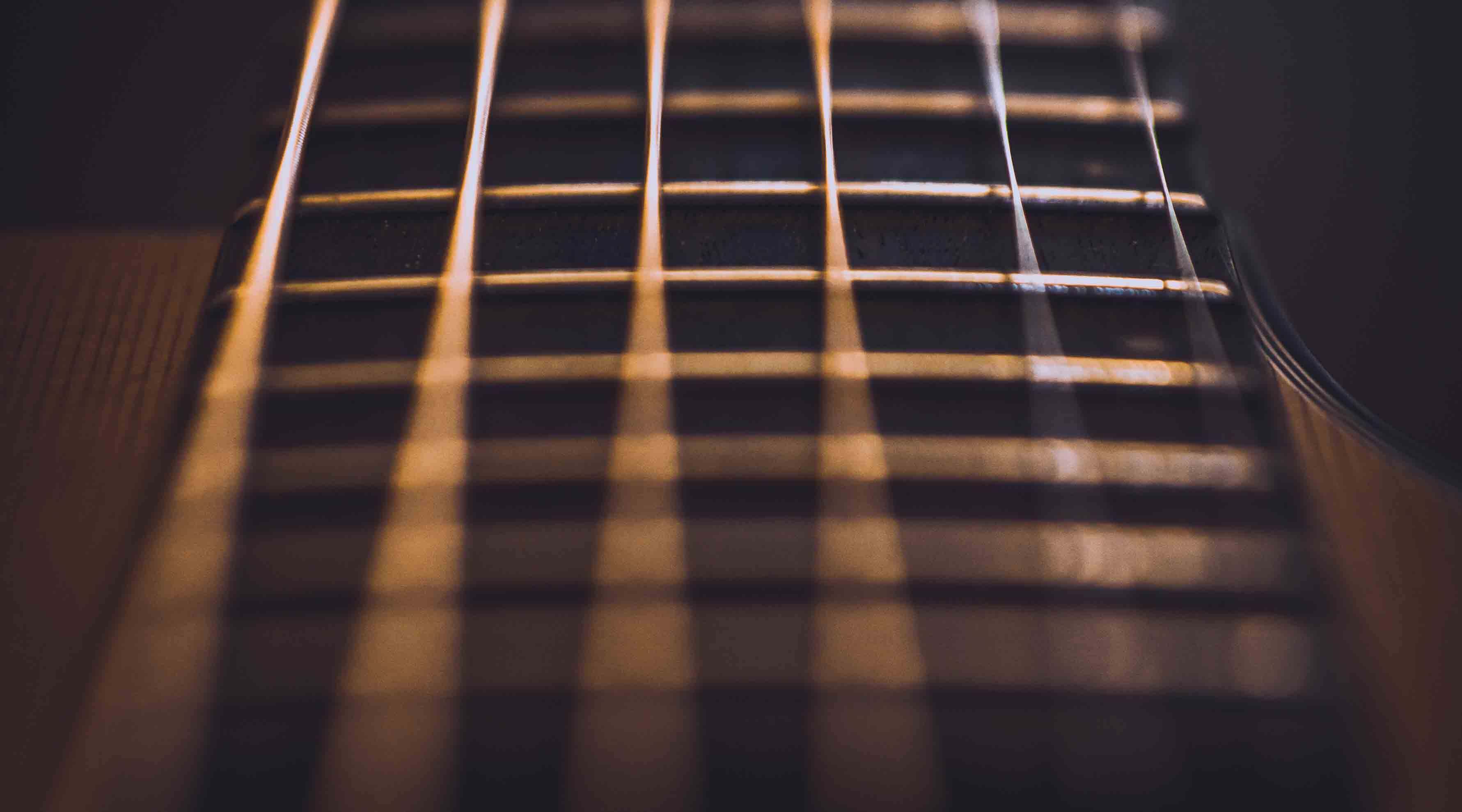 نمی خوام گیتار یاد بگیرم، می خوام دیده شم فقط؟؟!!