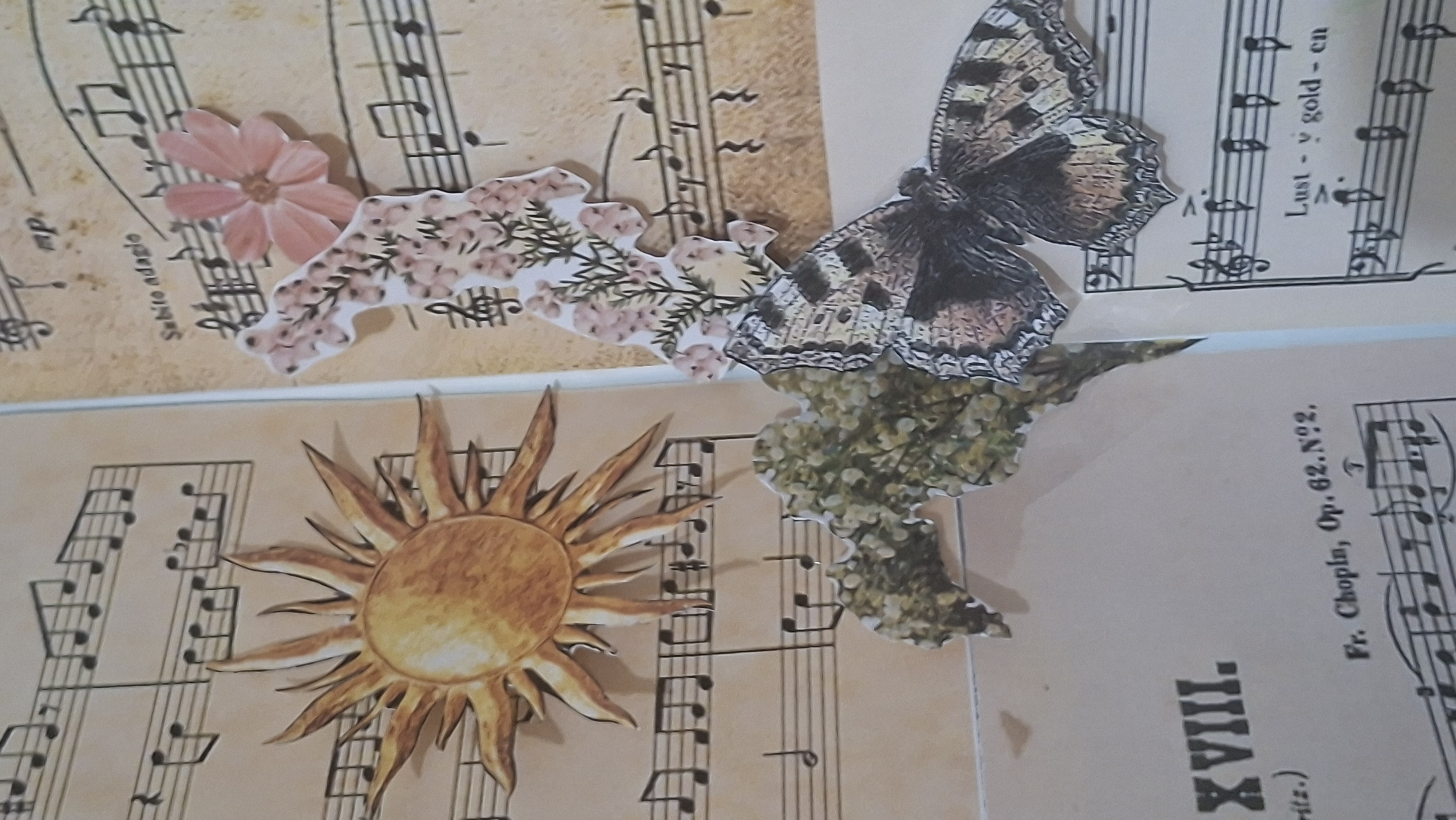 قسمتی از دکور اتاق،بالای سر کیبورد