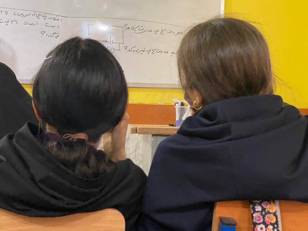 چقد ذوق کردم فمینی این عکسو ازمون‌ گرفت:))