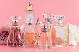 عطر زنانه با بوی خاص