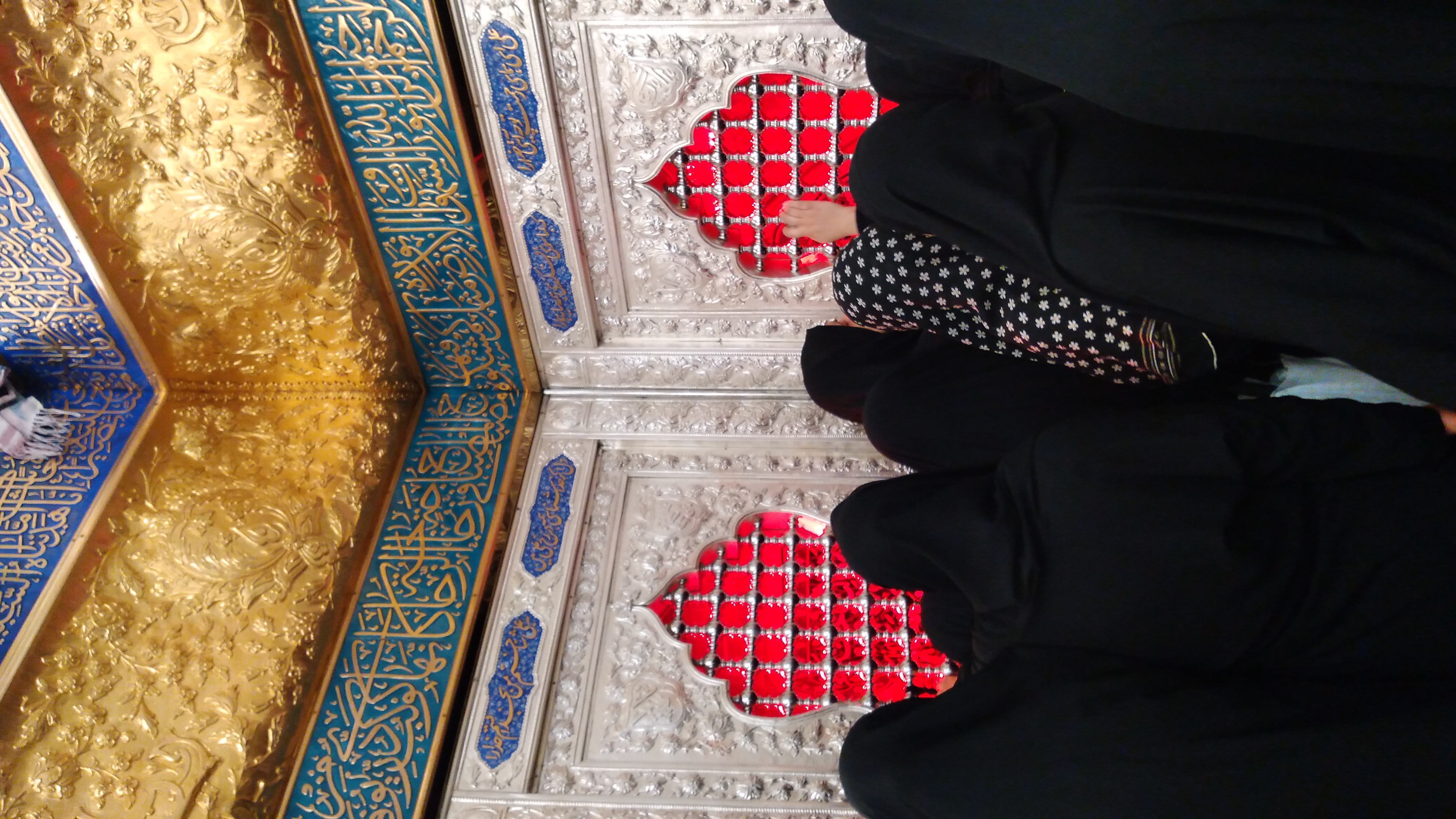 شعر شهریار روی ضریح