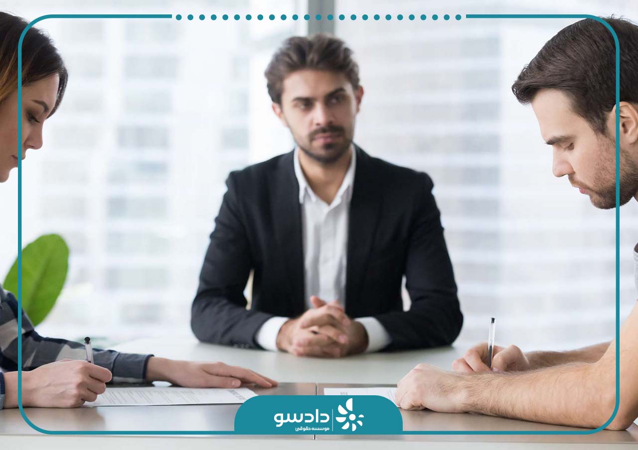 به غیر از مهریه چه چیزی به زن تعلق می‌گیرد؟