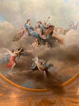 اجرای نقاشی کلیسایی روی سقف