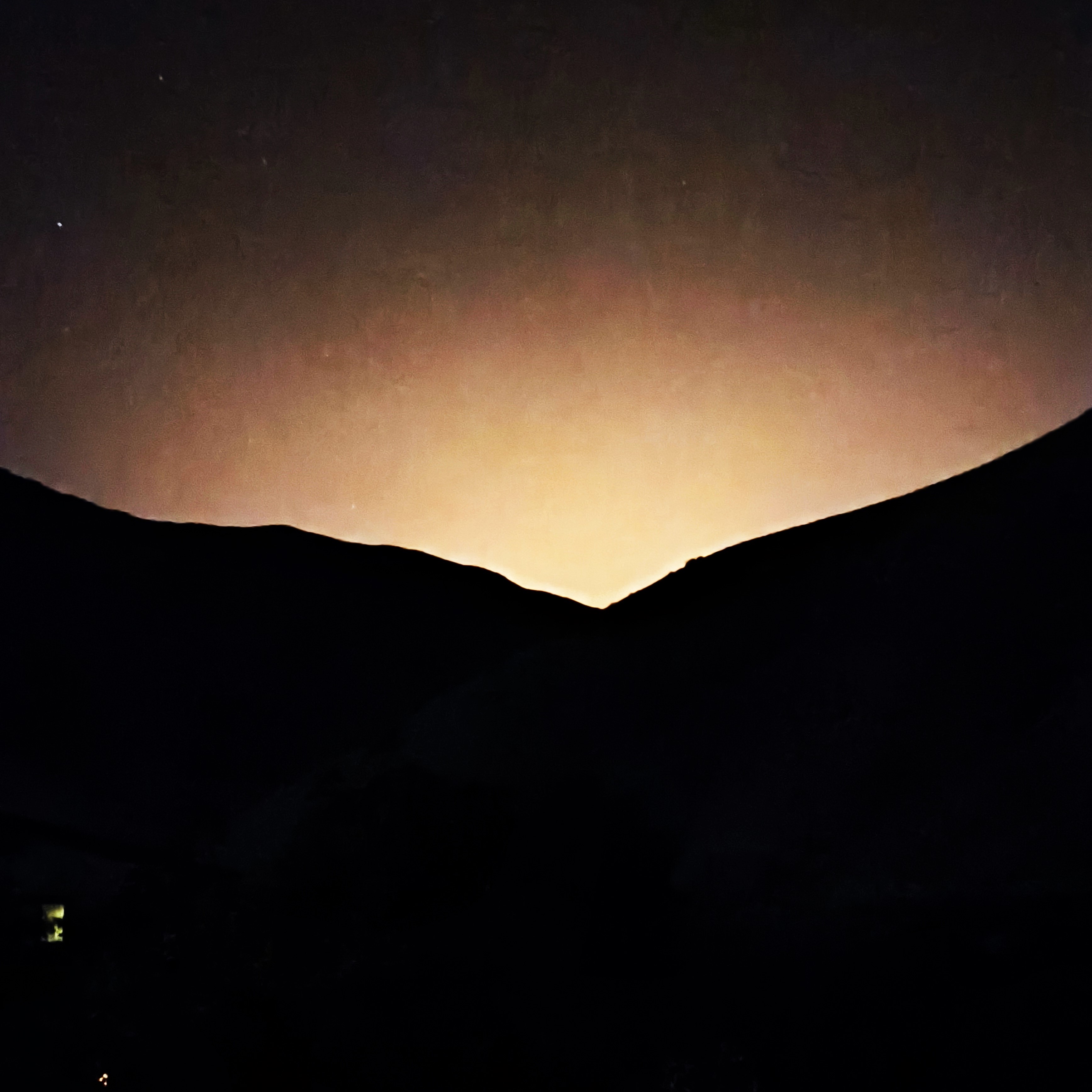 گویی خورشید طلوع کرد...