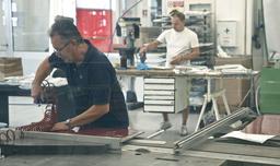 تابلو سازی گروه صنعتی چاپیران لیزر