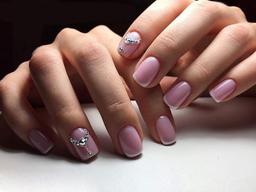 خدمات کاشت ناخن