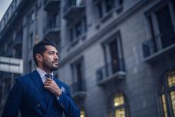 تلاش بی‌وقفه: افسانه قهرمانان